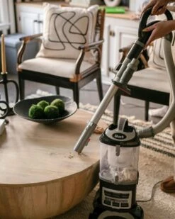 Shark® Navigator® Lift-Away® Deluxe Upright Vacuum -Storage And Cleaning 620 1