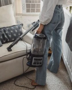 Shark® Navigator® Lift-Away® Deluxe Upright Vacuum -Storage And Cleaning 620 3