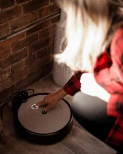 IRobot™ Roomba™ I1 EVO Wi-Fi Connected Robot Vacuum + Exclusive Bundle: Virtual Wall (i115820) 18 IRobot™ Roomba™ I1 EVO Wi-Fi Connected Robot Vacuum + Exclusive Bundle: Virtual Wall (i115820) -Storage And Cleaning 620 4